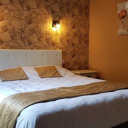 Le Castel Du Cantal Groupe Village Fani Thiézac Eksteriør bilde