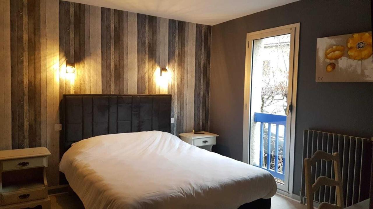 Le Castel Du Cantal Groupe Village Fani Thiézac Eksteriør bilde