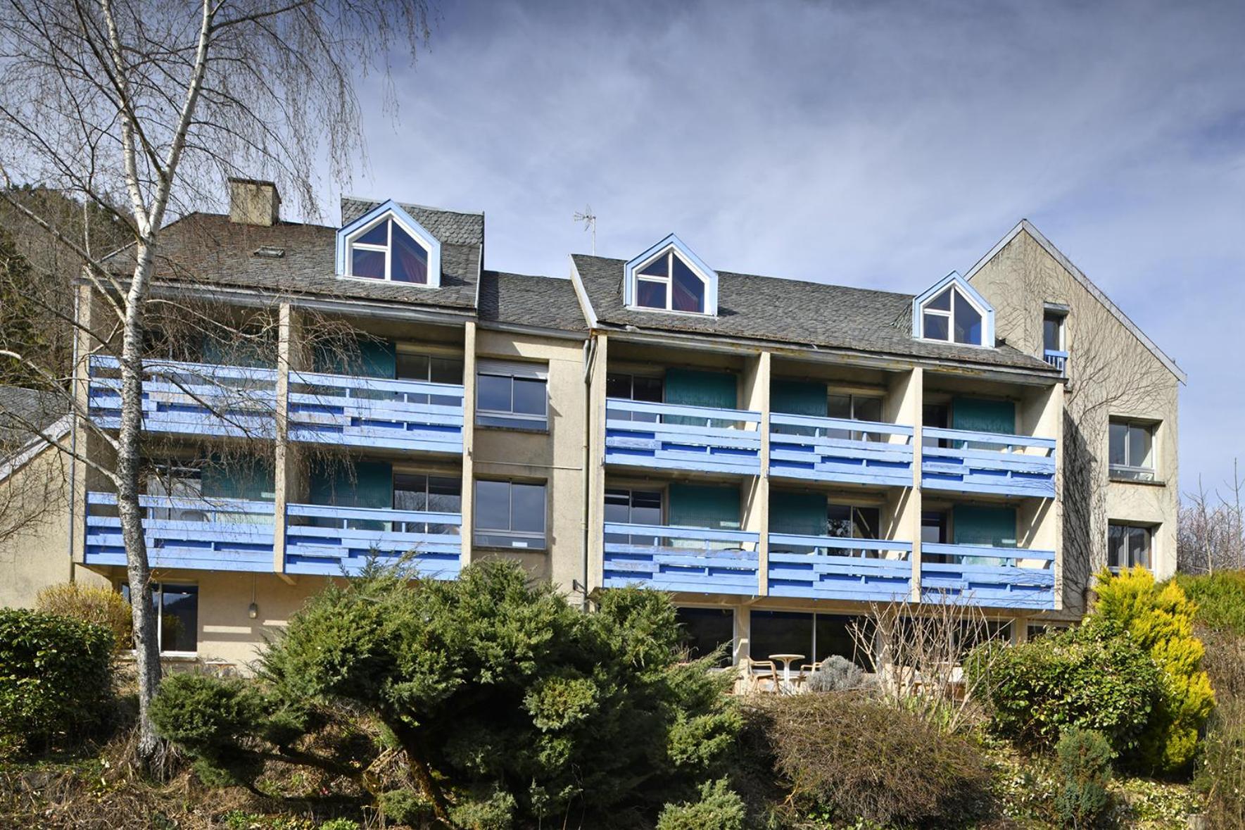 Le Castel Du Cantal Groupe Village Fani Thiézac Eksteriør bilde